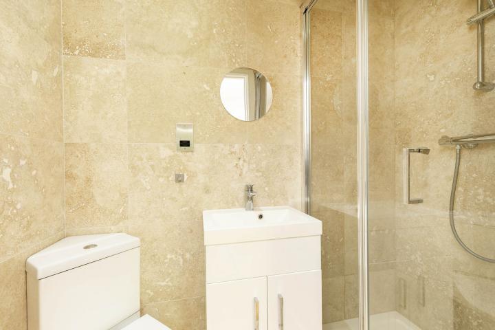 			3 Bedroom, 3 bath, 1 reception Apartment			 Dignam Close , Cricklewood